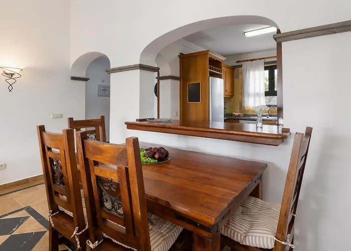 Home2book Private With Pool, Villa