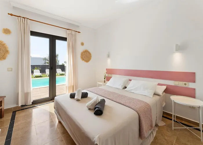 Home2book Private With Pool, Villa