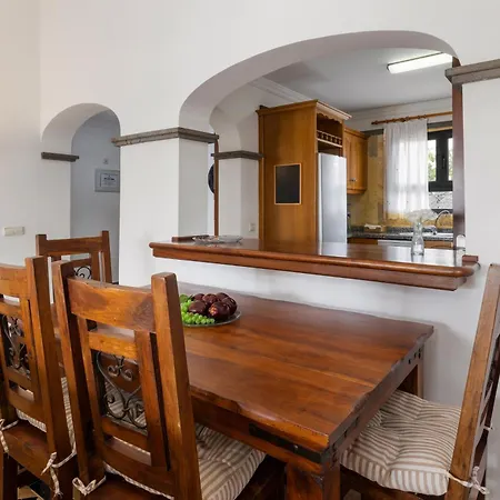 Home2book Private With Pool, Villa