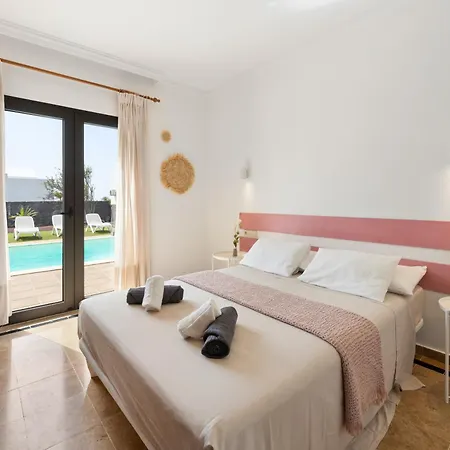 Home2book Private With Pool, Villa