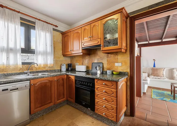 Home2book Private With Pool, فيلة *