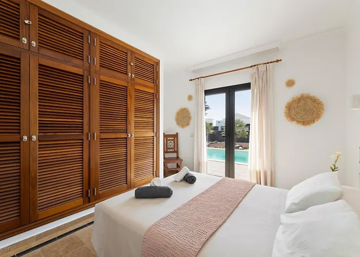 Home2book Private With Pool, فيلة *