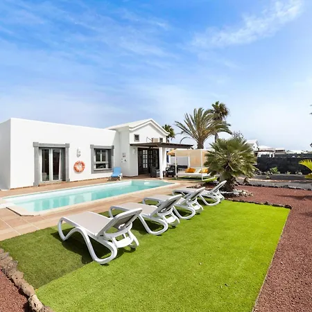Home2book Private With Pool, 빌라 플라야블랑카
